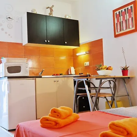 Apartments Nea Apartment *